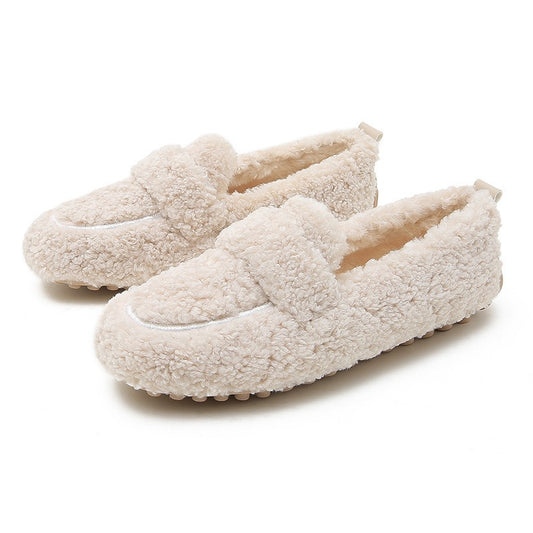 Women wearing plush shoes for winter outings to keep warm, add plush and thicken, and put on bean shoes with one foot. Fairy lamb thick soles, large cotton shoes